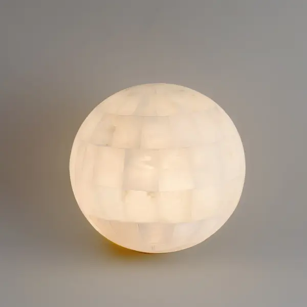 Spherical dome table lamp